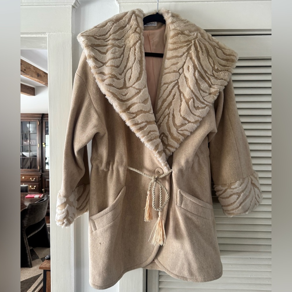 Vintage Lorovi Beige Coat with Faux Fur Trim